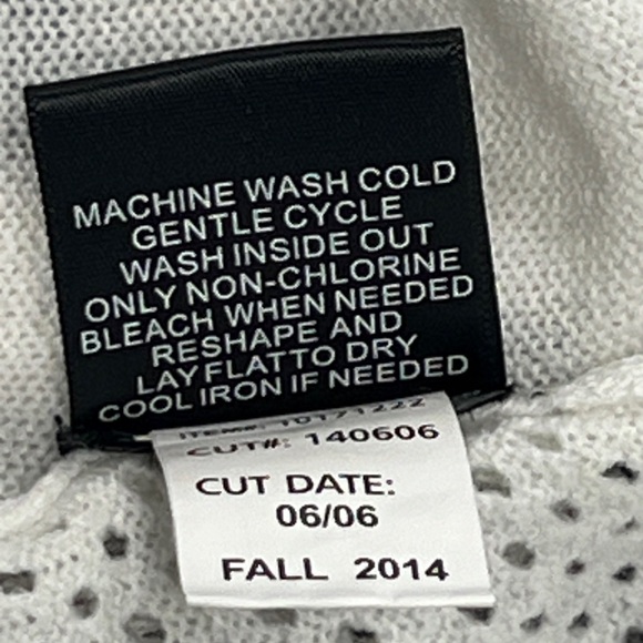 TORRID Skull Short Sleeve Knit Top Sz 3 - Picture 9 of 11